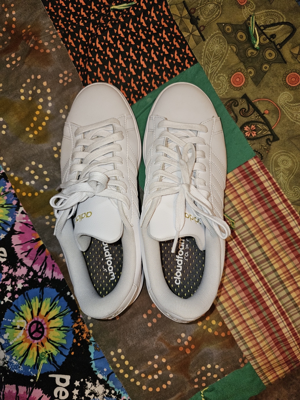 Adidas White Classic Lace-Up Sneakers - Picture 2 of 5